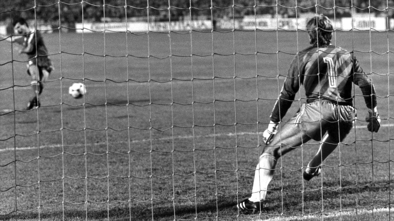 Hans van Breukelen stopt de strafschop in 1988.