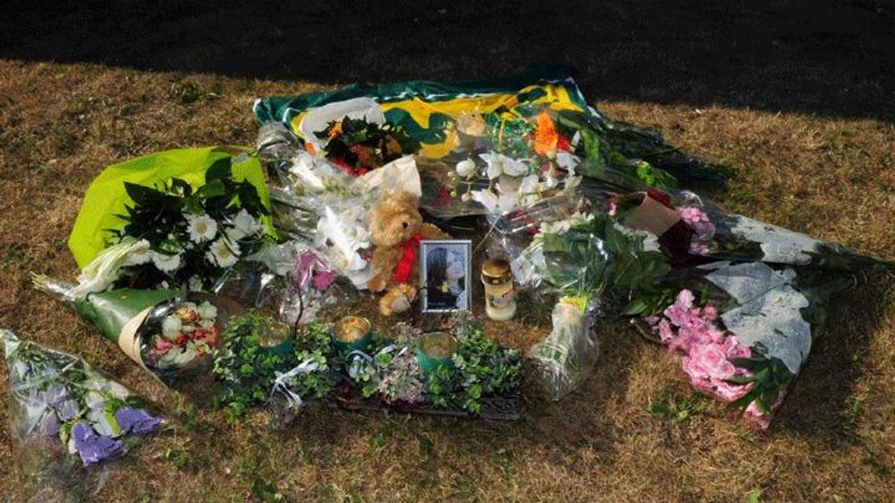 Bloemen op de plek van het ongeluk
