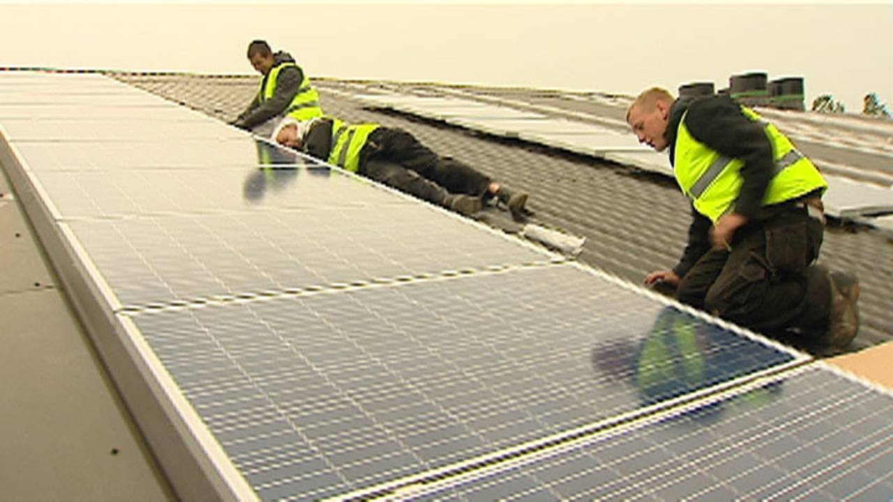Acht gemeenten willen zonnepanelen promoten.