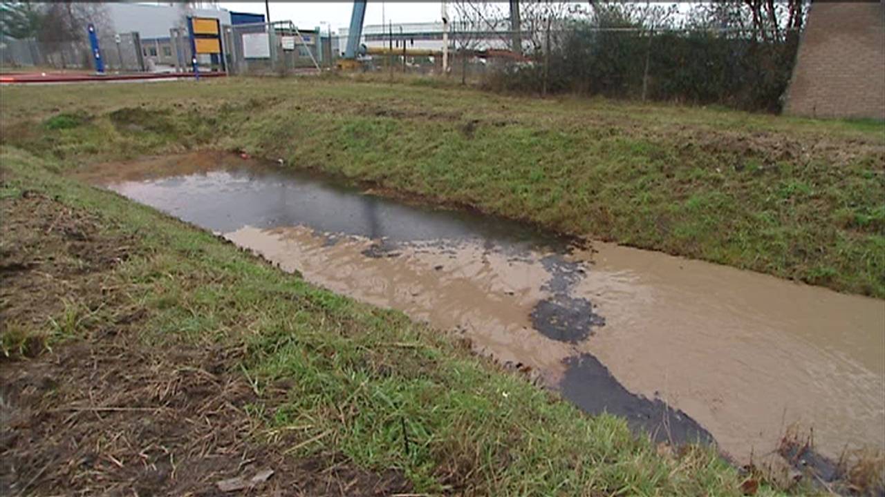 Het vervuilde bluswater in januari van dit jaar
