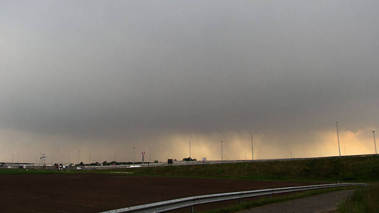 Donkere wolken vrijdagavond. Foto: Corina Magielse