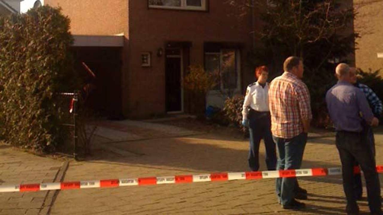 Politie in Aarle-Rixtel bij de woning