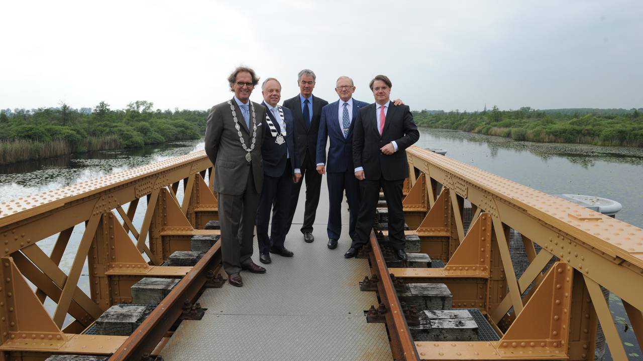 Mr. Pieter van Vollenhoven opende de brug (foto: Henk van Esch Fotografie)