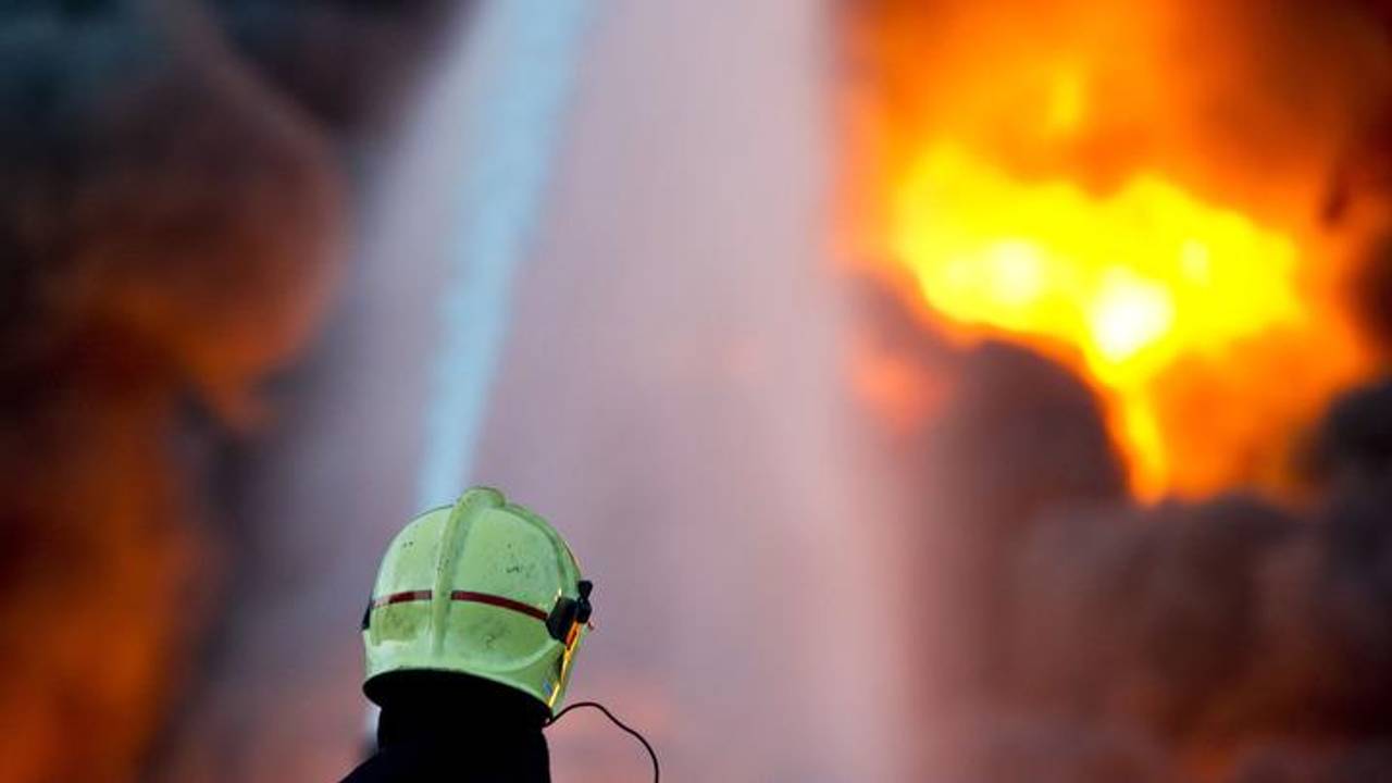 Gemeente Moerdijk schrijft boek over brand Chemie-Pack (Foto: ANP)