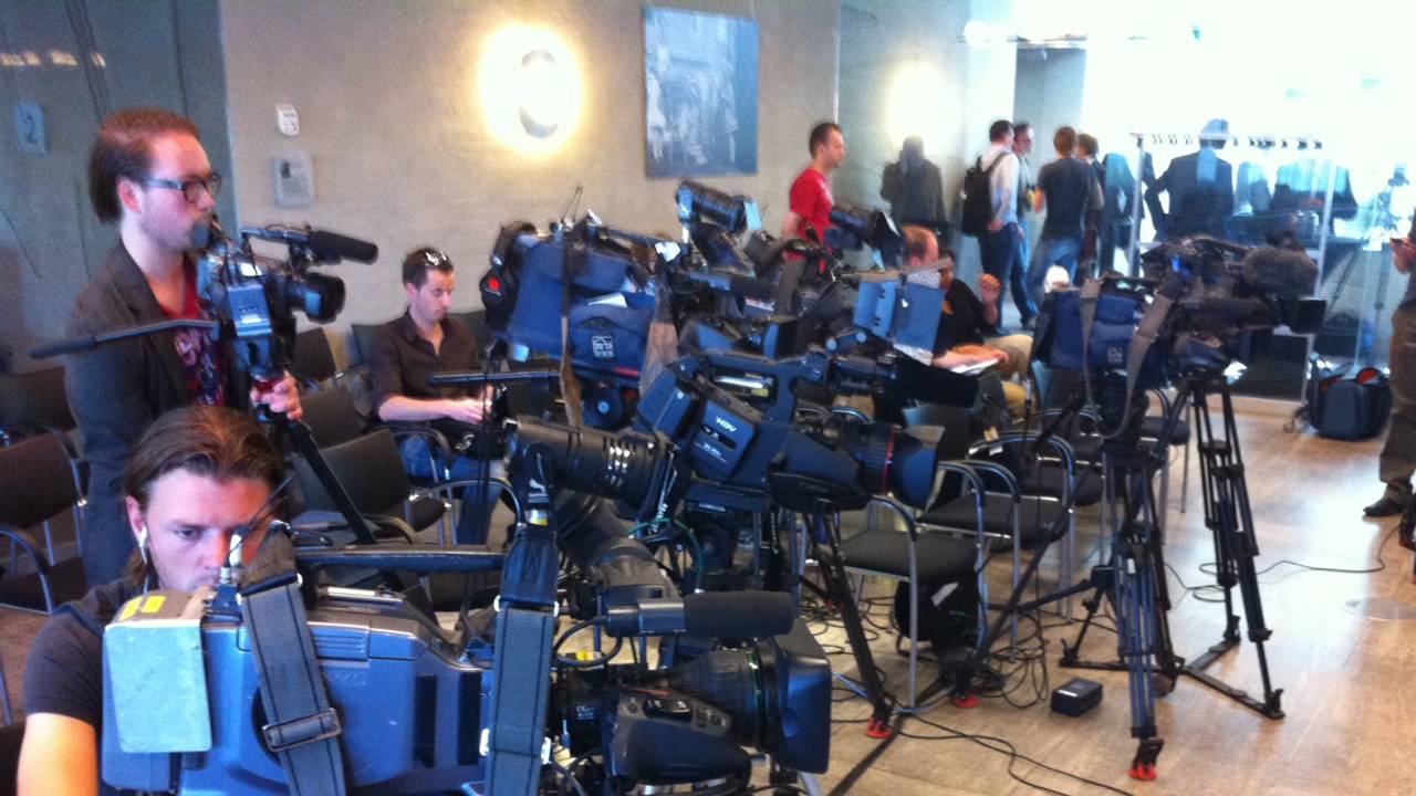 Drukte bij de persconferentie