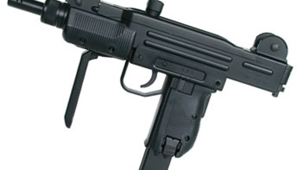 Een uzi of een kruisboog?