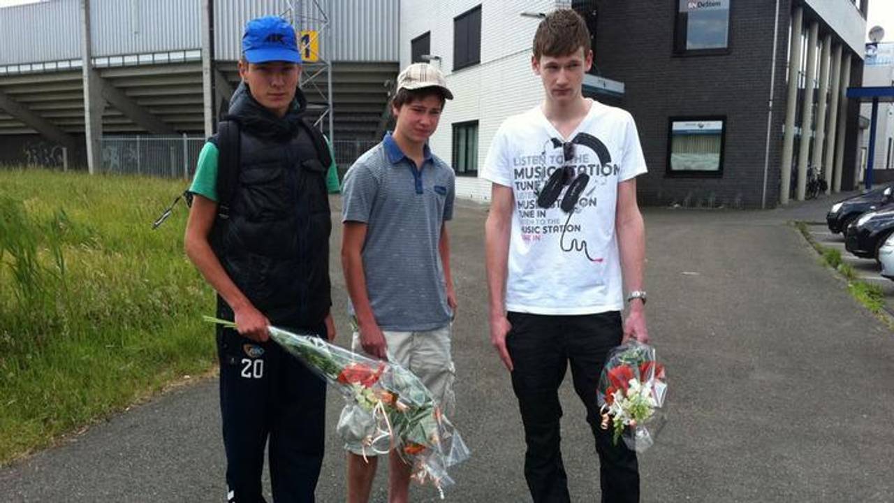 Teleurgestelde fans brengen bloemen vanwege het naderende einde van RBC