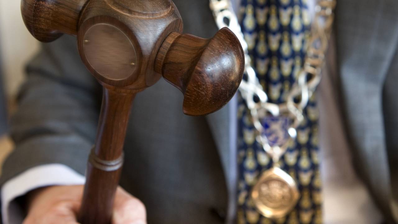 De burgemeester zocht hulp in Eindhoven.