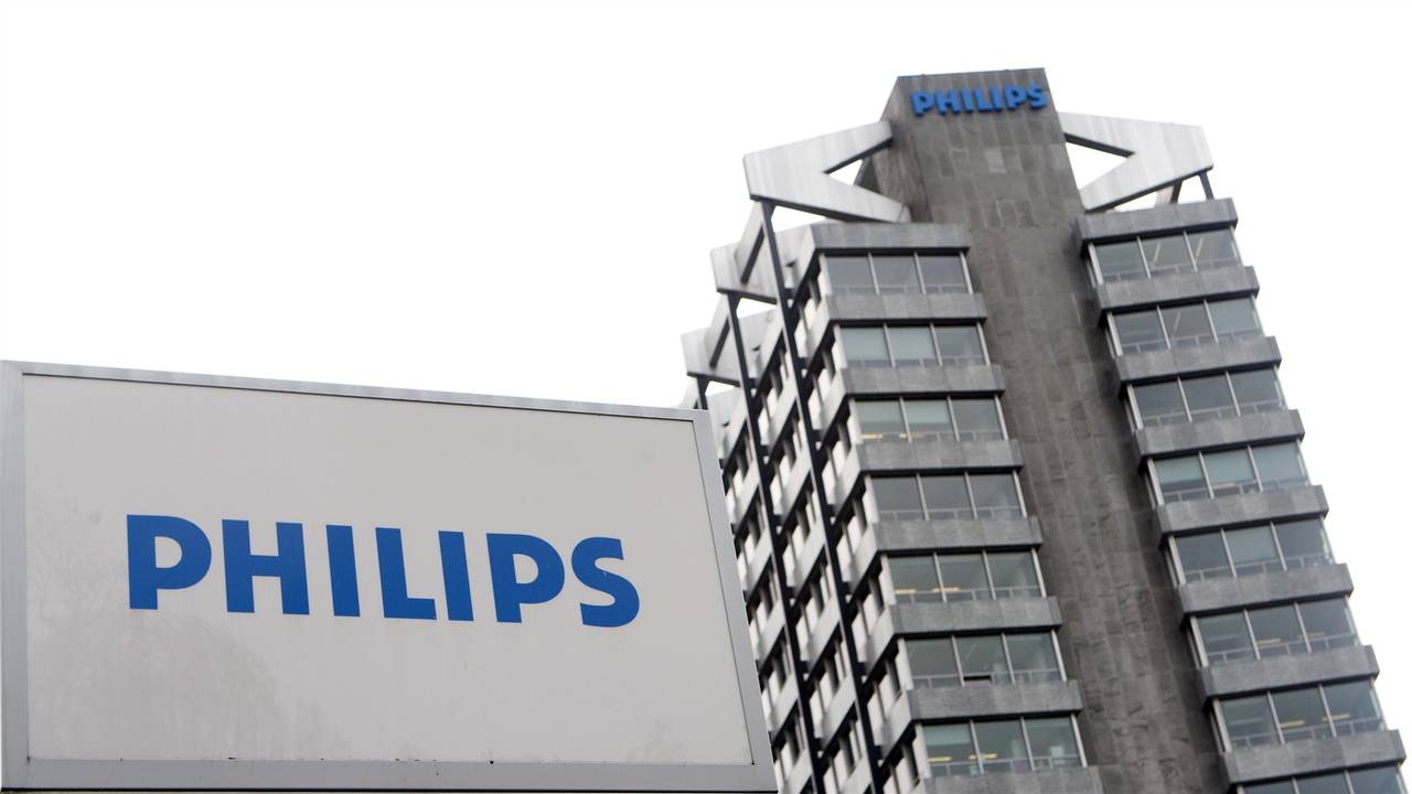 Missionaris zeker Lounge Tienduizenden nagemaakte Philips-lampen gevonden in Chinese fabriek na  inval: directeur aangehouden - Omroep Brabant