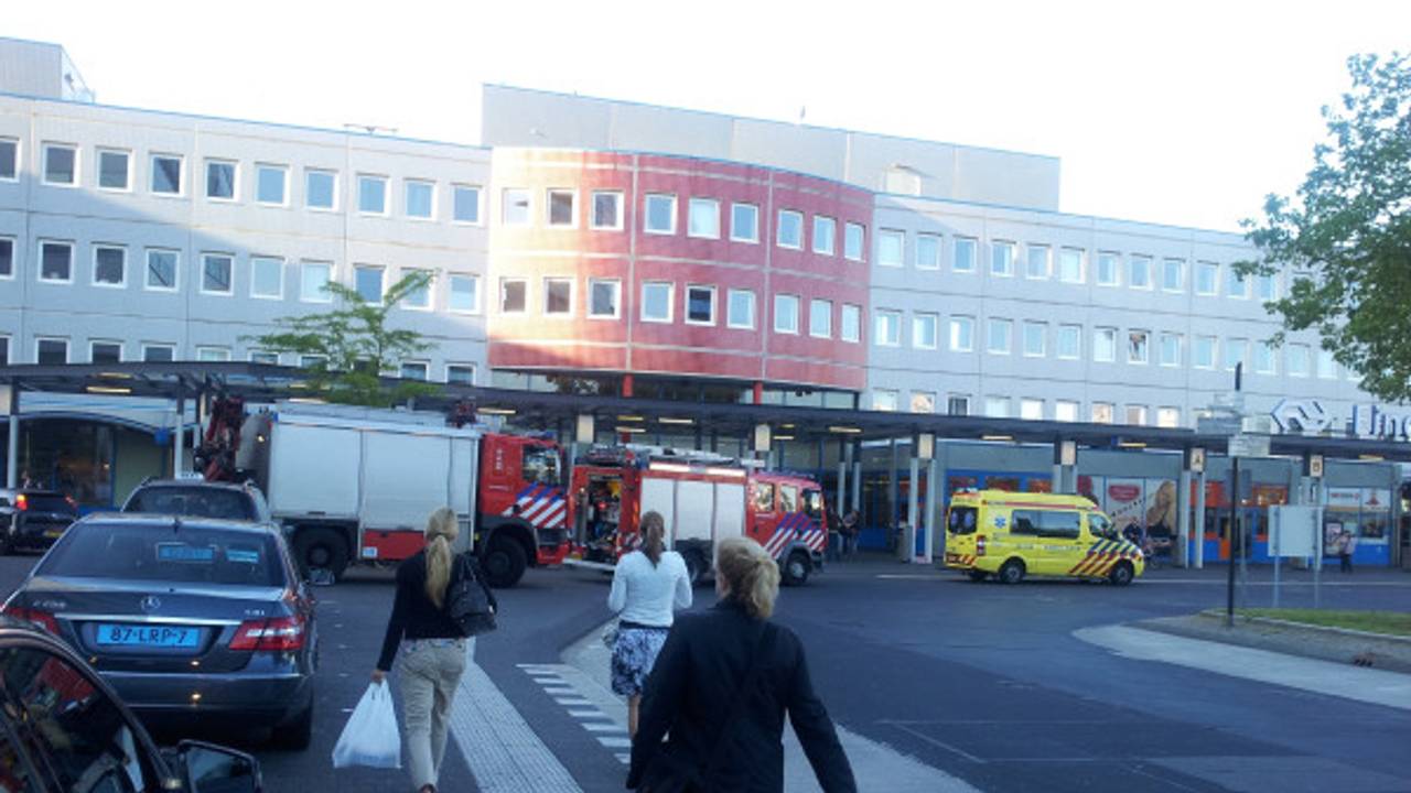 Brandweer op het station (Foto: twitter.com/ odinsfire)