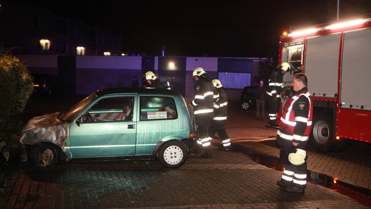 De autobrand op het Plein in Vlijmen (foto: Bart Meesters)