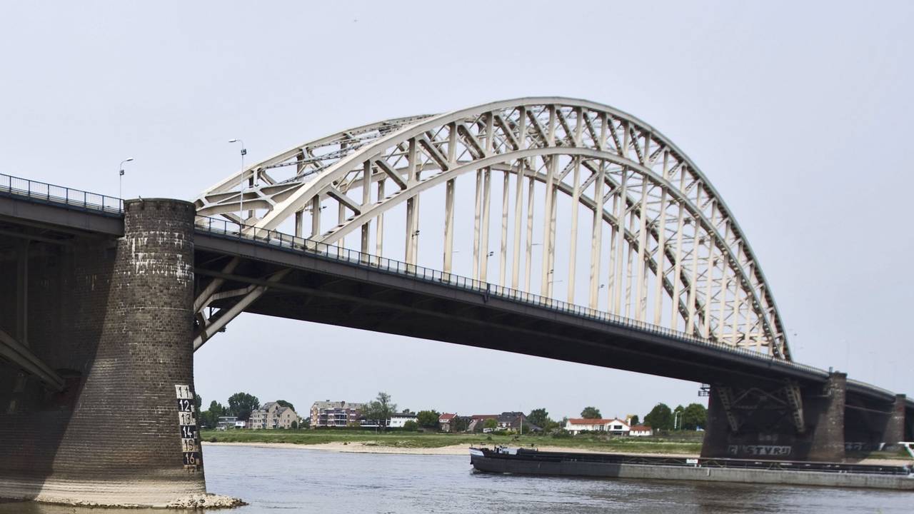 Het ongeluk gebeurde bij de Waalbrug in Nijmegen