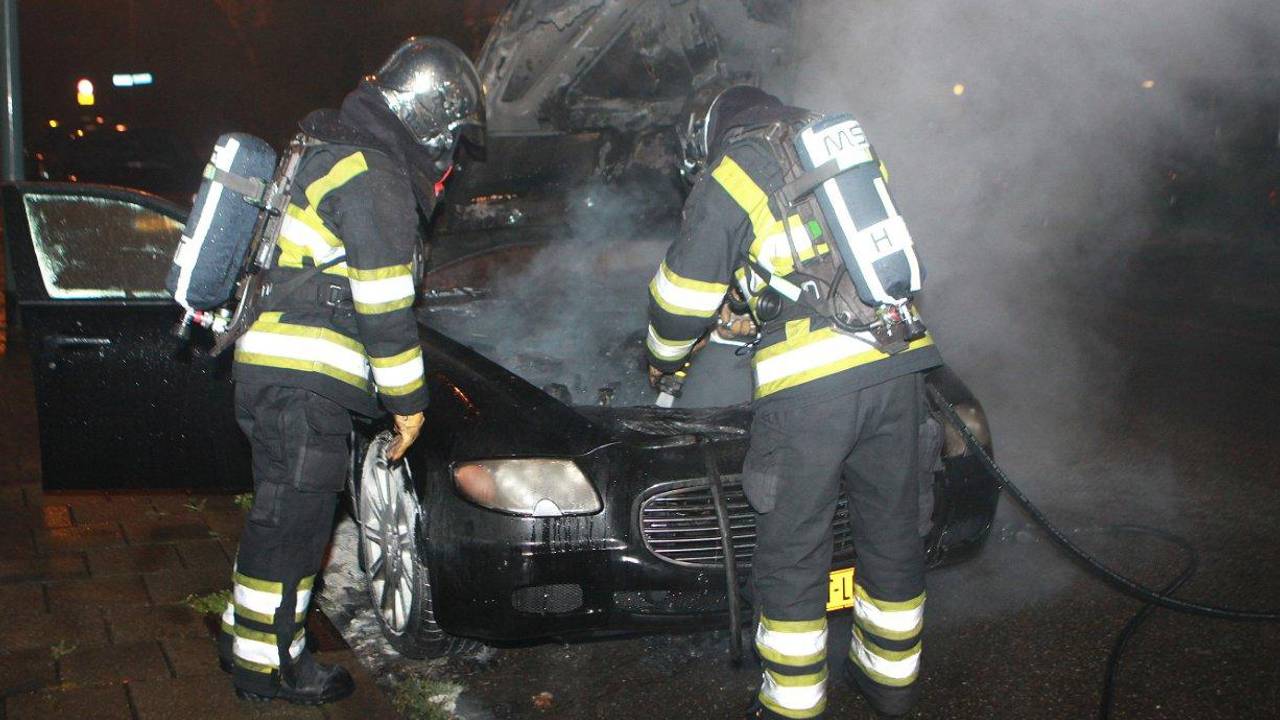 Maserati in vlammen op (foto: Bart Meesters Multimedia).