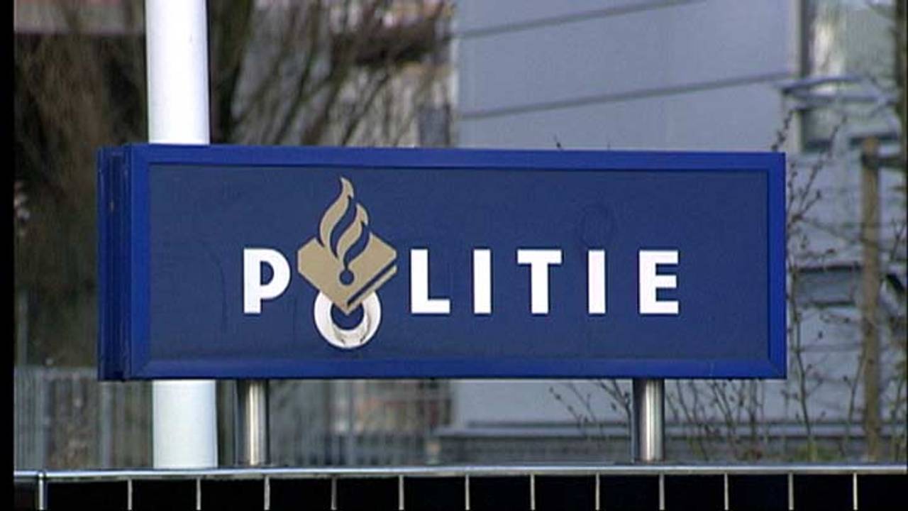 Man bedreigt agenten met de dood