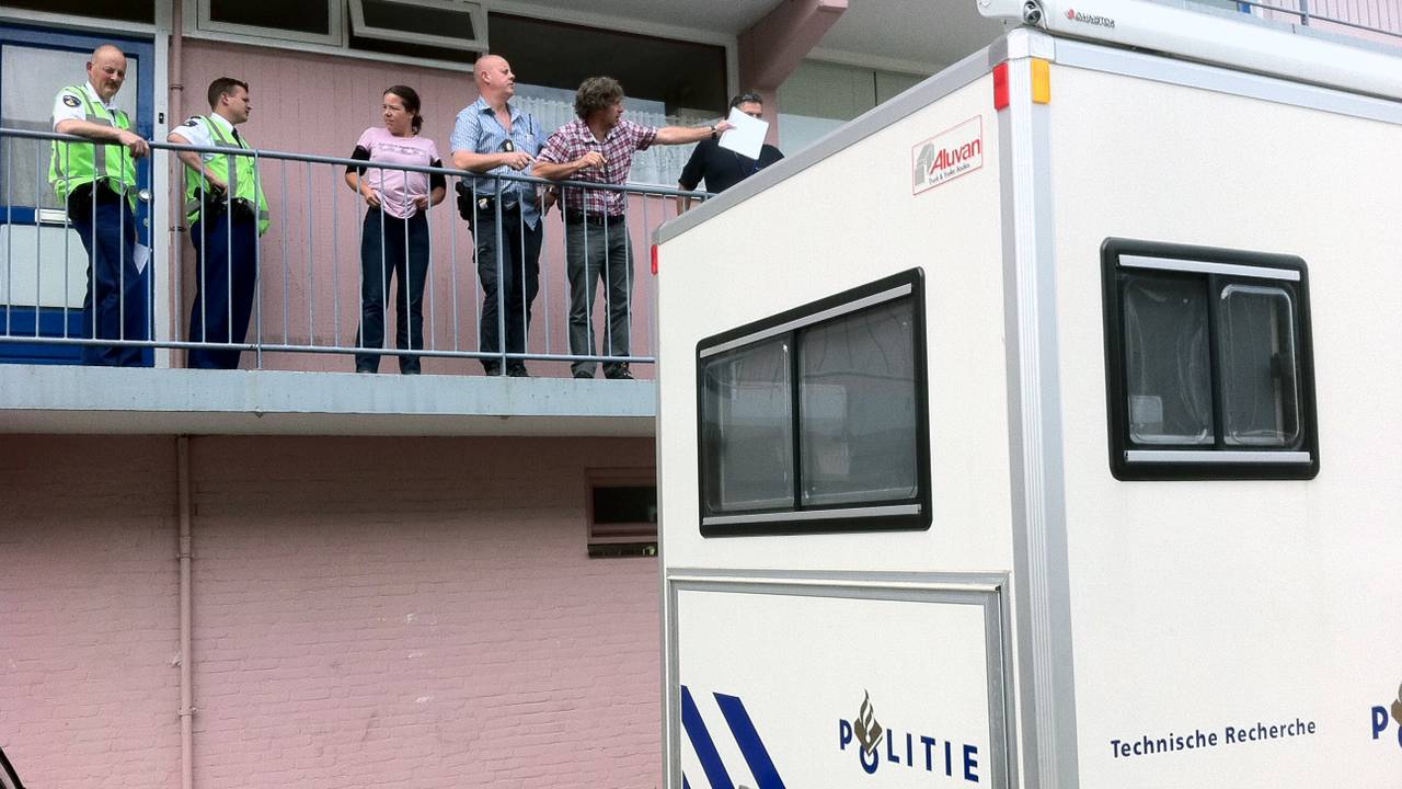 De vrouw werd in de flat gevonden
