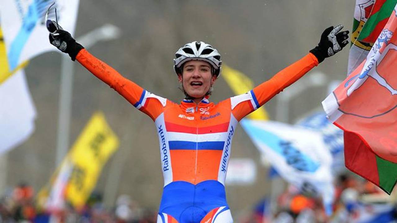 Vos wéér als winnaar over de streep (Archieffoto)