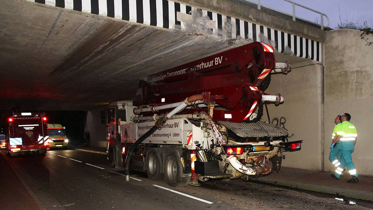 De betonpompwagen. (Foto: Hans van Hamersveld / SQ Vision Mediaprodukties)