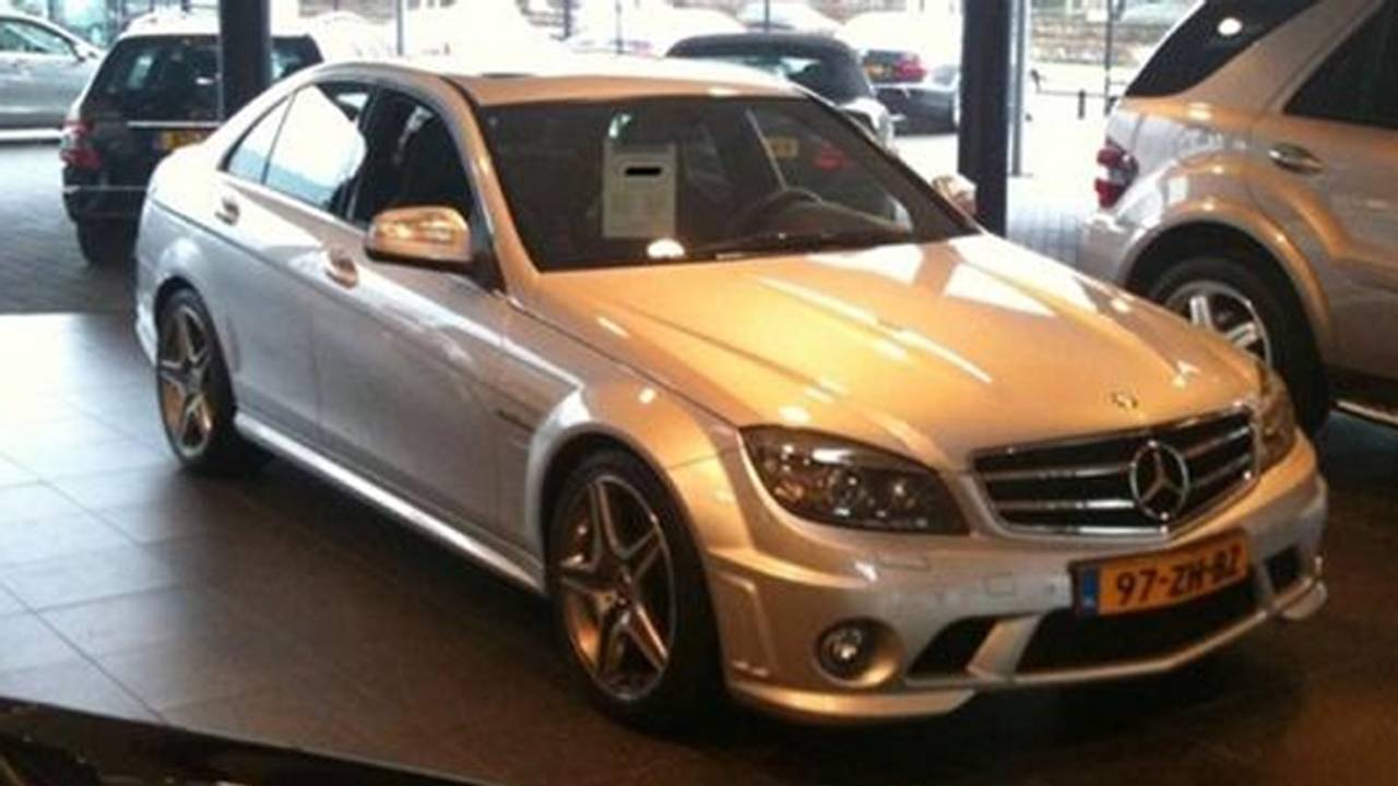 De gestolen Mercedes (Foto: Twitter / @showtekmusic)