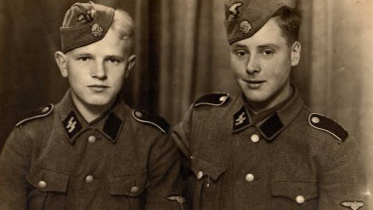 Theo (rechts) is een van de 'Zwarte Soldaten'. (Foto: NCRV)