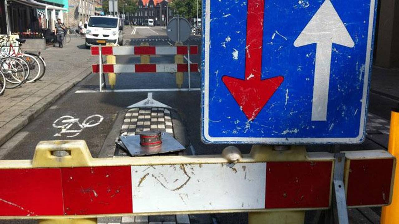 In augustus werd de bussluis nog geramd door een auto