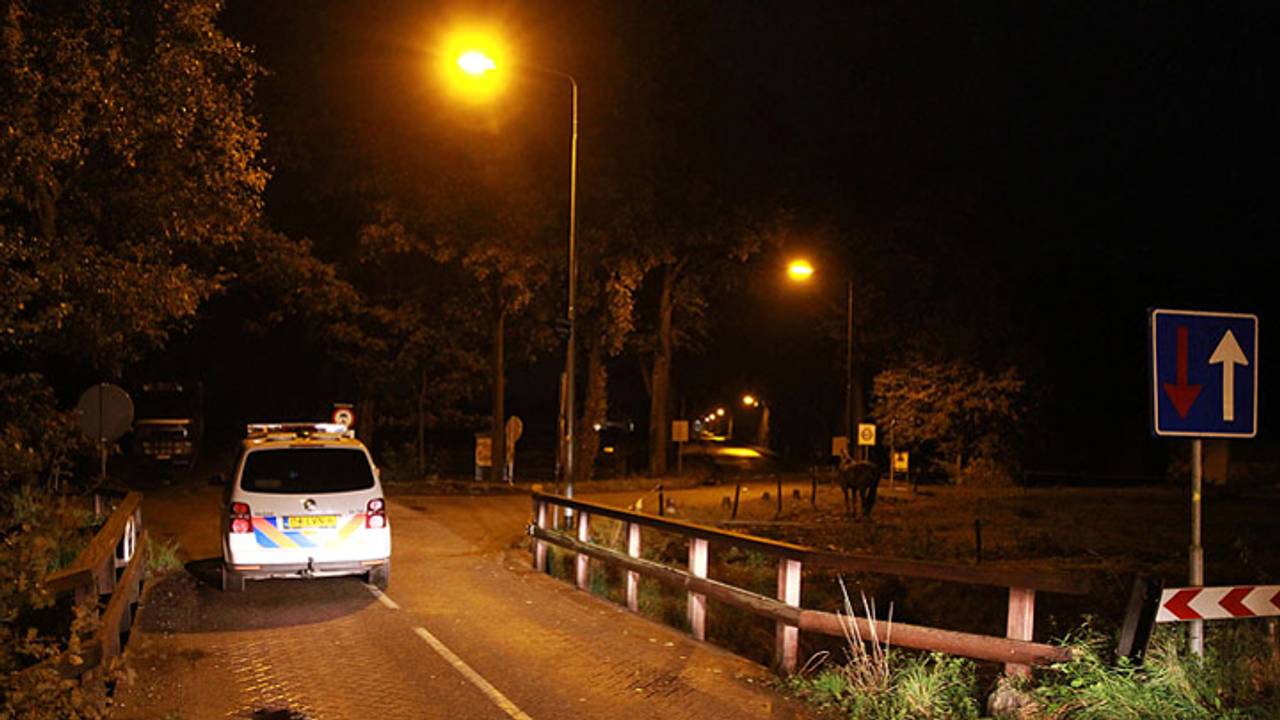 De politie zocht naar de overvallers. (Foto: Gabor Heeres / SQ Vision)