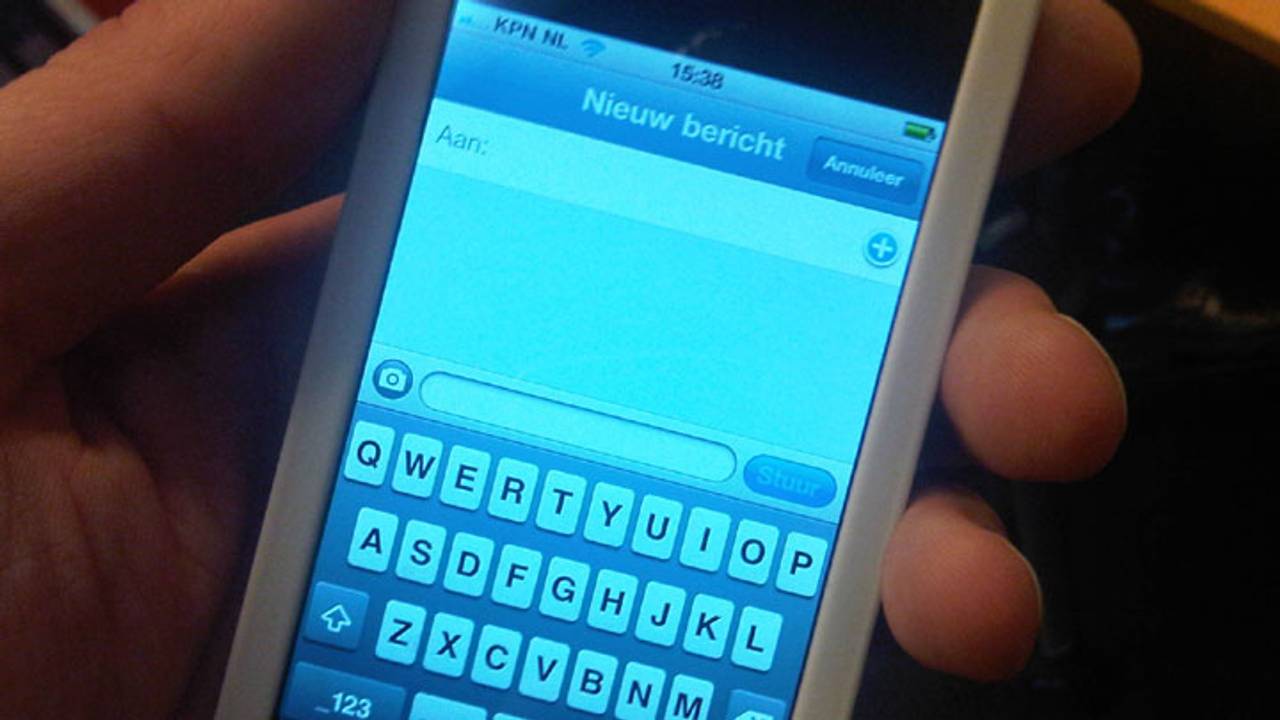 De man belde en sms'te met een prepaid simkaart.