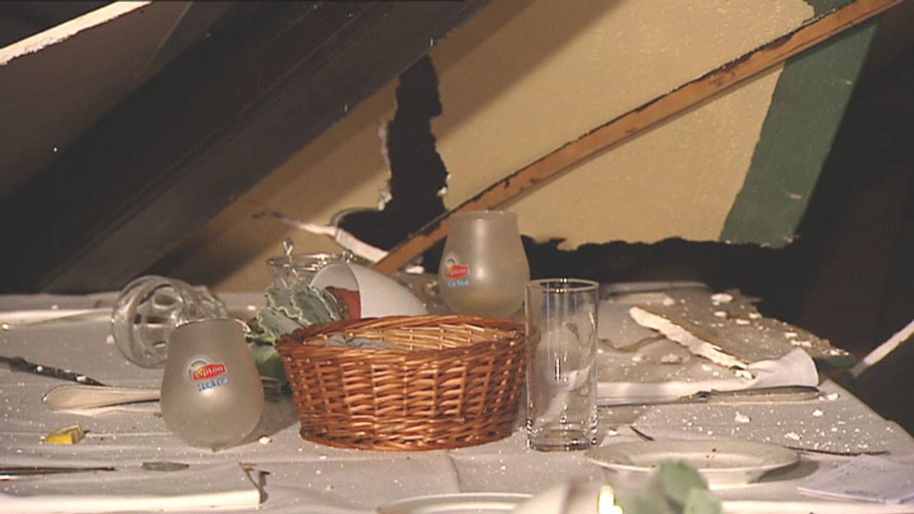De ravage in het restaurant.