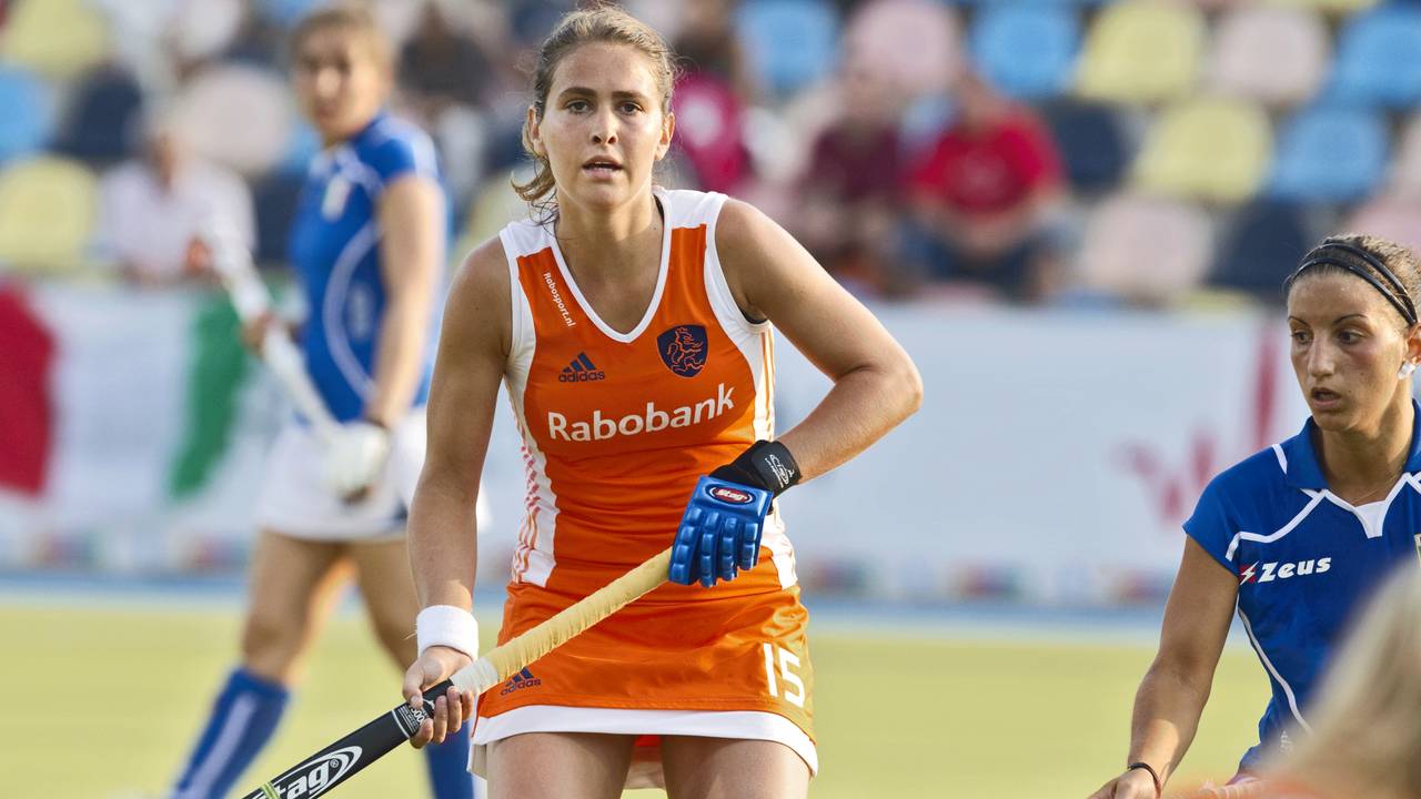 Sabine Mol vond drie keer het doel (foto: ANP).