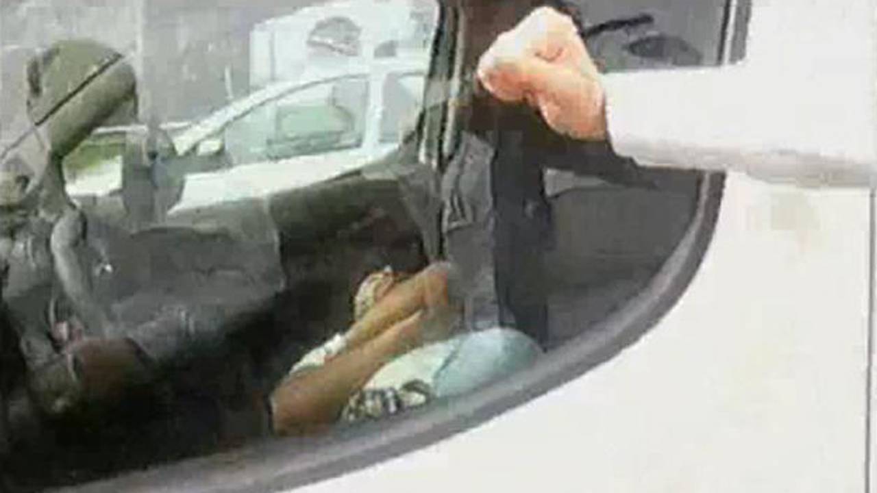 De man viel in slaap op de snelweg.