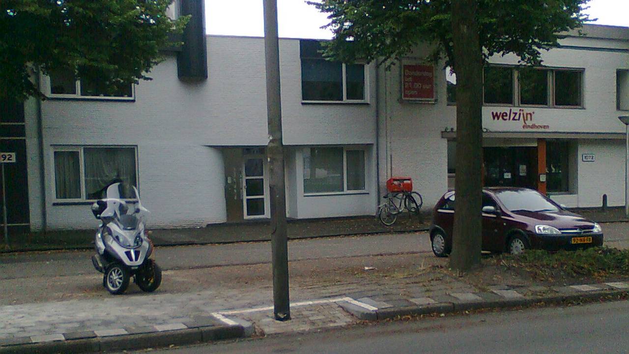 De lantaarnpaal met oprit in Eindhoven.