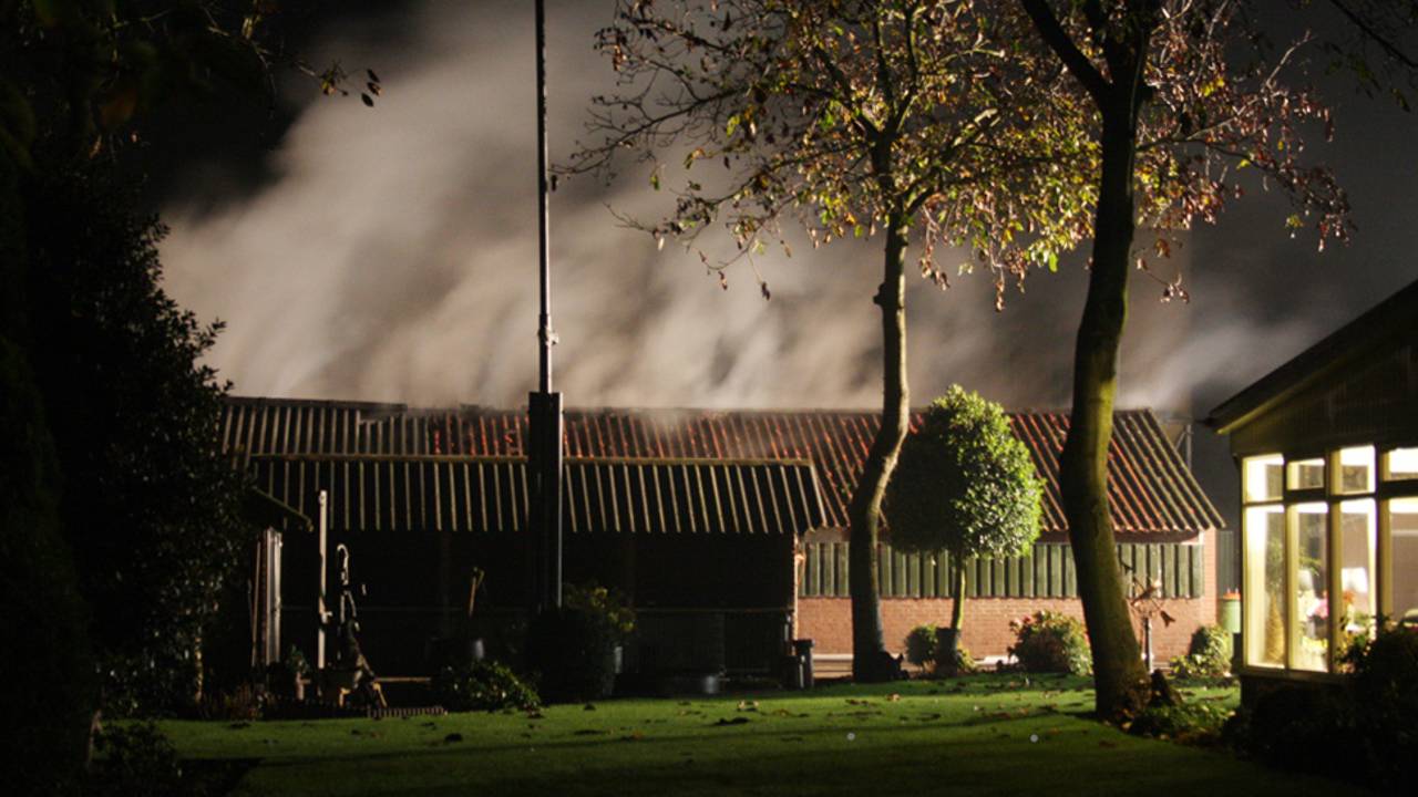Meldster brand: duizenden fazanten in loods van boerderij (Foto: Martien van Dam / SQ Vision)
