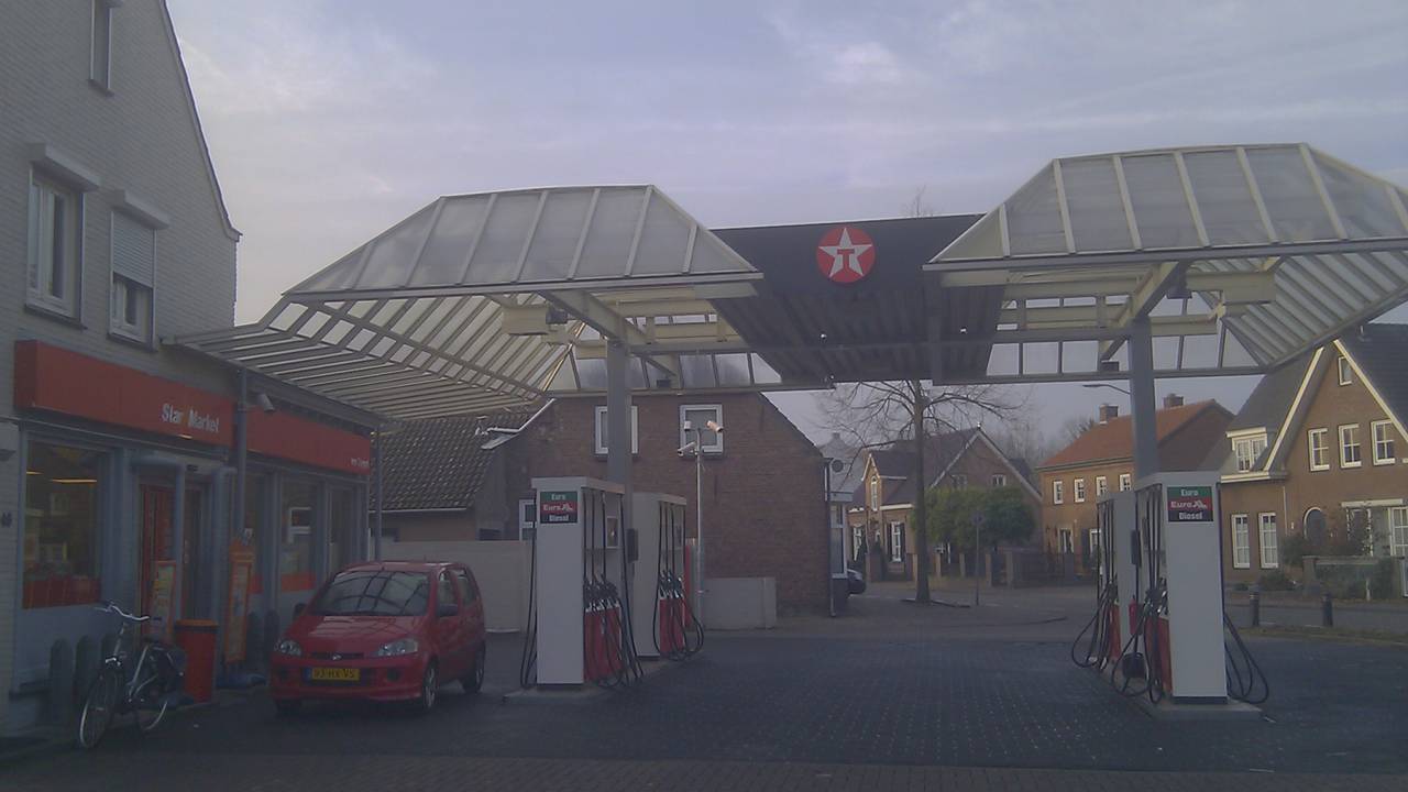 Het tankstation in Berlicum (Foto: Jos Verkuijlen).