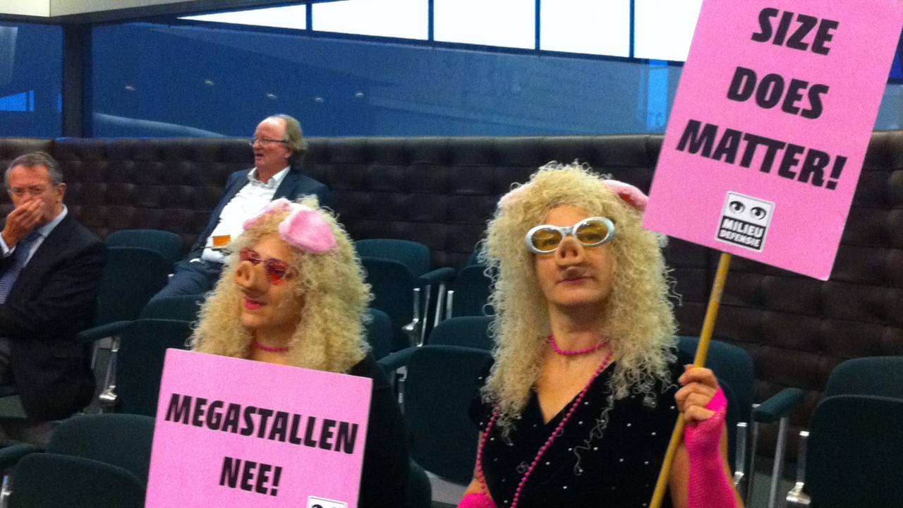 Boze actievoerders op de publieke tribune