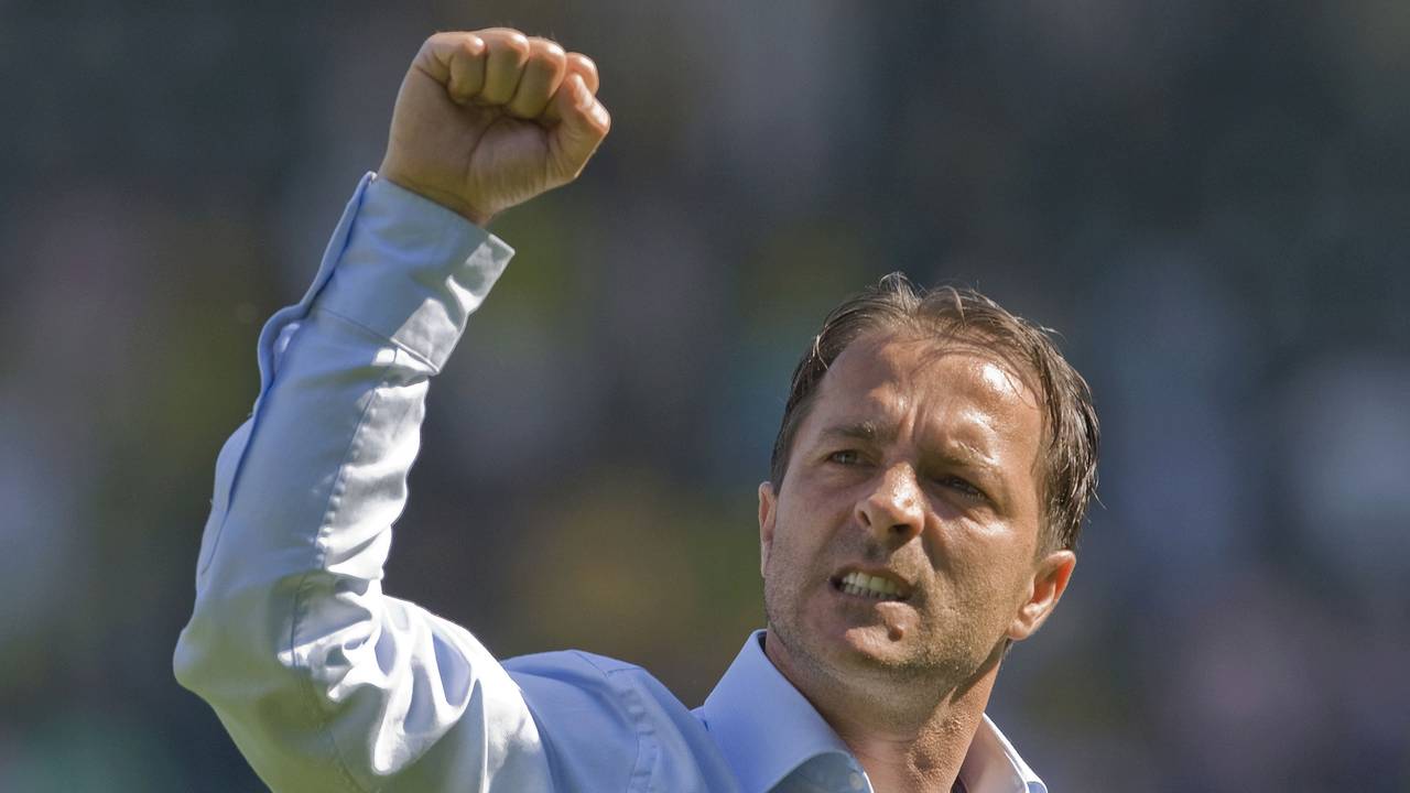 Zeljko Petrovic, even trainer FC Oss (foto: ANP).