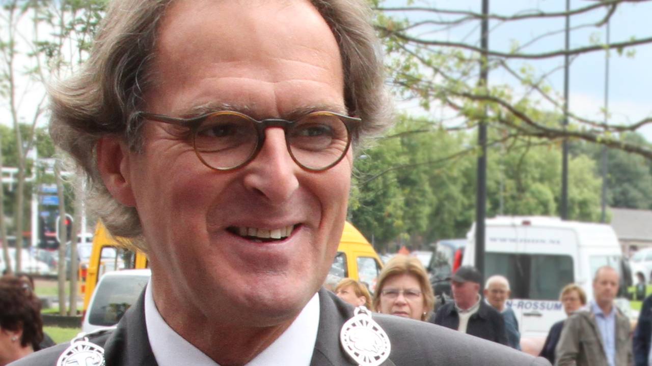 SP: grootverdiener Ton Rombouts kan zelf zijn afscheidsfeestje van Den ...