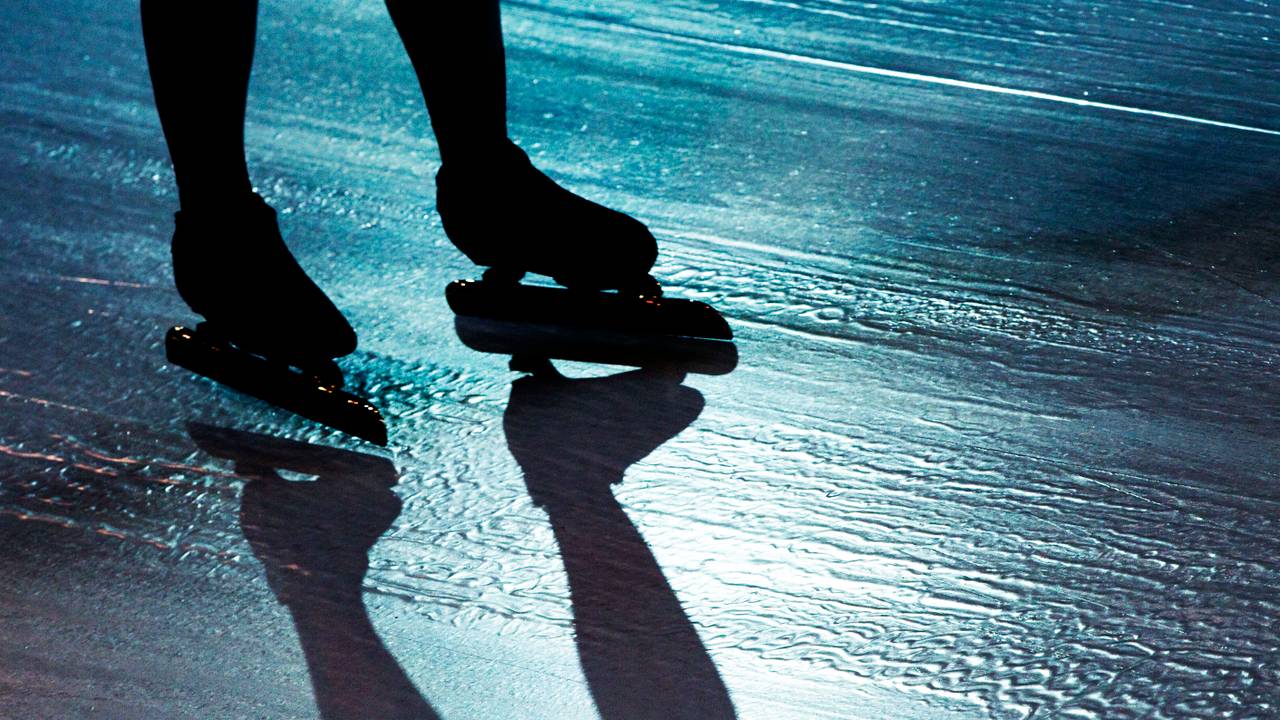 Schaatsen met extra beveiliging in Tilburg (foto: ANP)