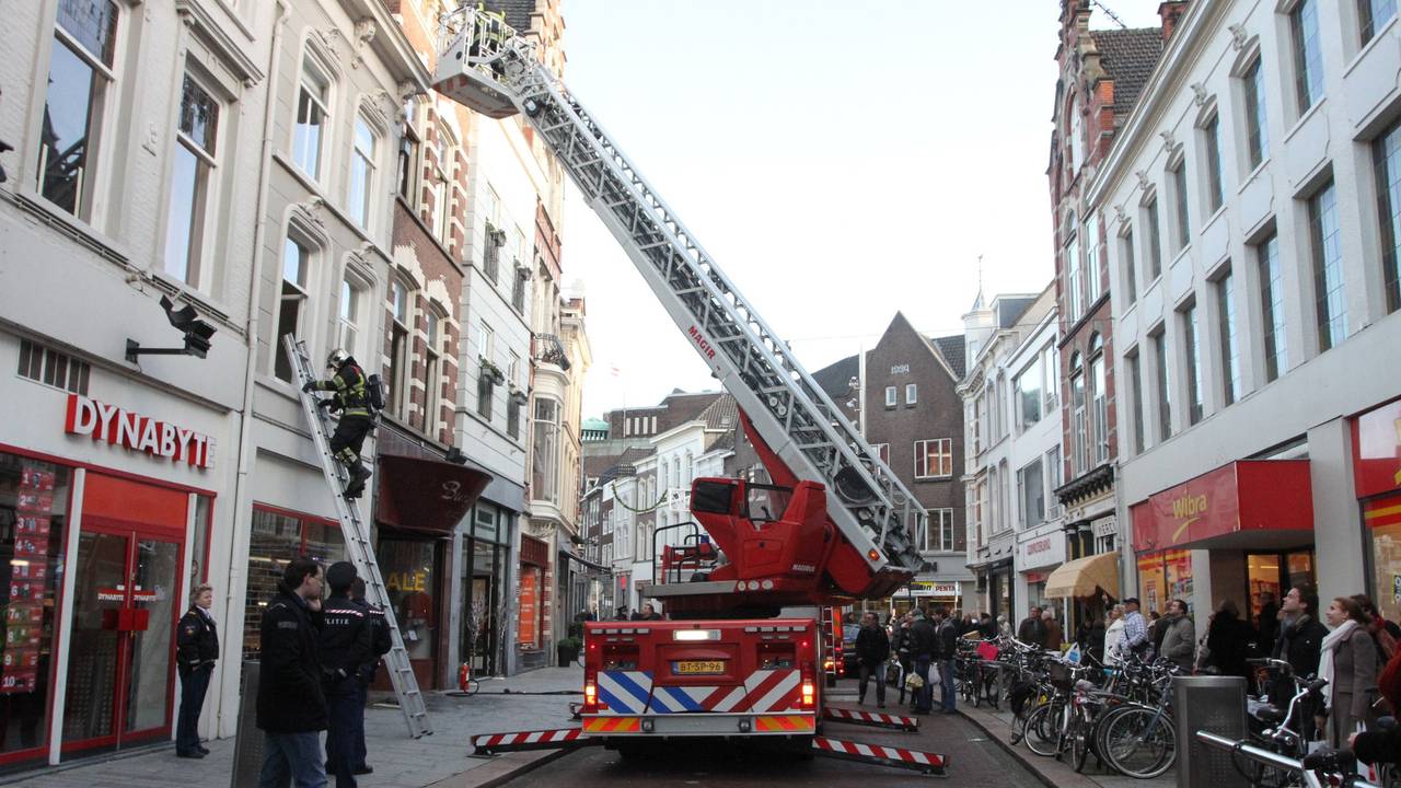 Brand bij Burghouts Exclusief. (Foto: Bart Meesters)