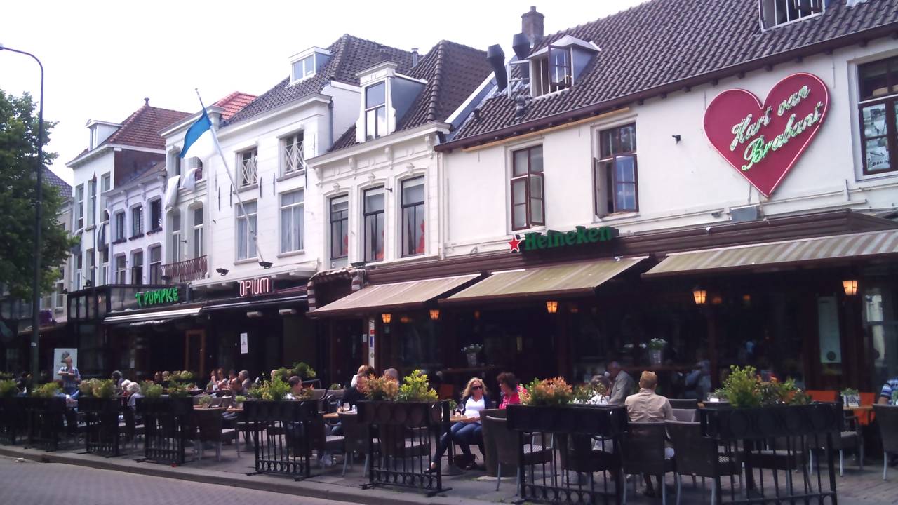 Cafés aan de Parade in Den Bosch (Archief)