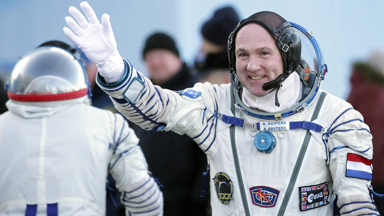 Astronaut Kuipers belt met Boxtel (Foto: ANP)