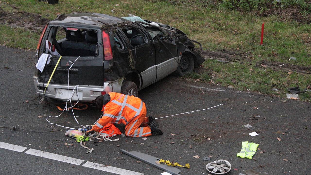 De auto kwam weer op de wielen terecht (foto: Stevie Heuer / Meesters Multimedia).
