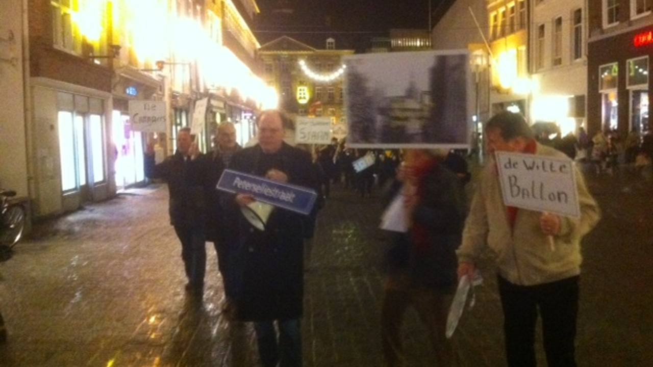 Protest in een regenachtig Den Bosch