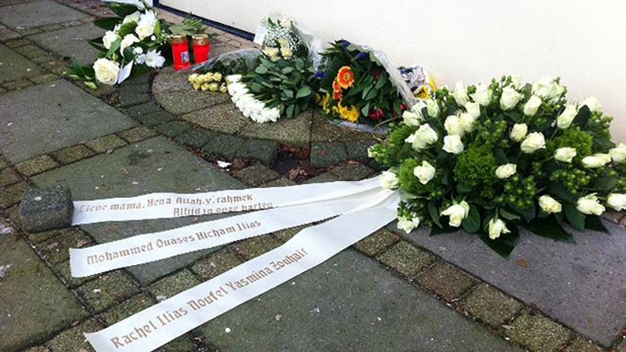 Bloemen voor het huis van Yemna Haddachi