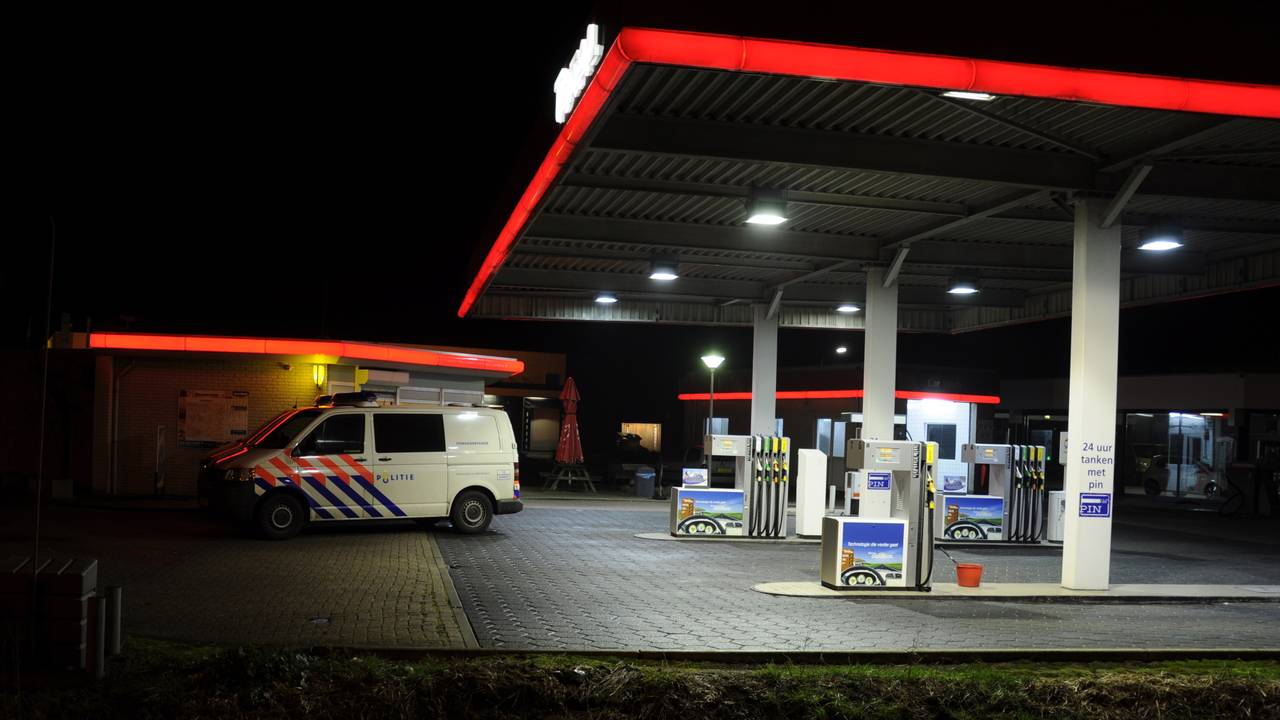 Politie bij het tankstation (Foto: Marco Verhage / SQ Vision)