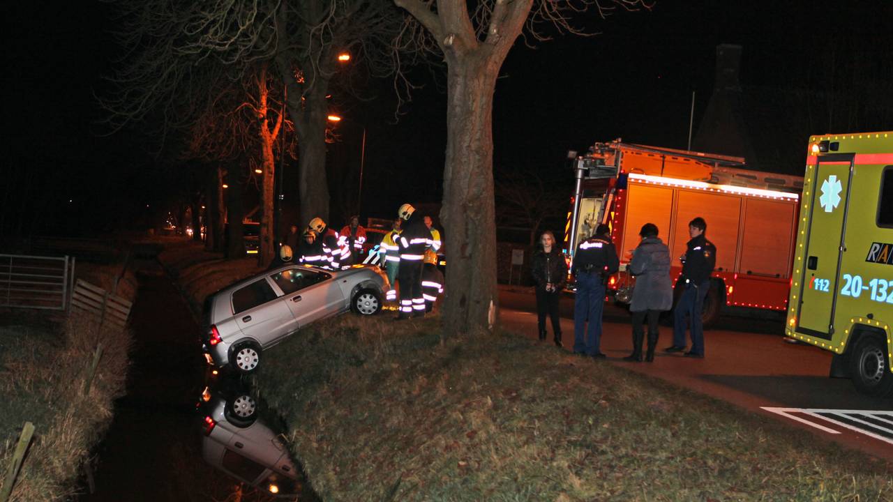De man hield droge kleren. Foto: Erik Haverhals/Foto Persbureau Midden Brabant