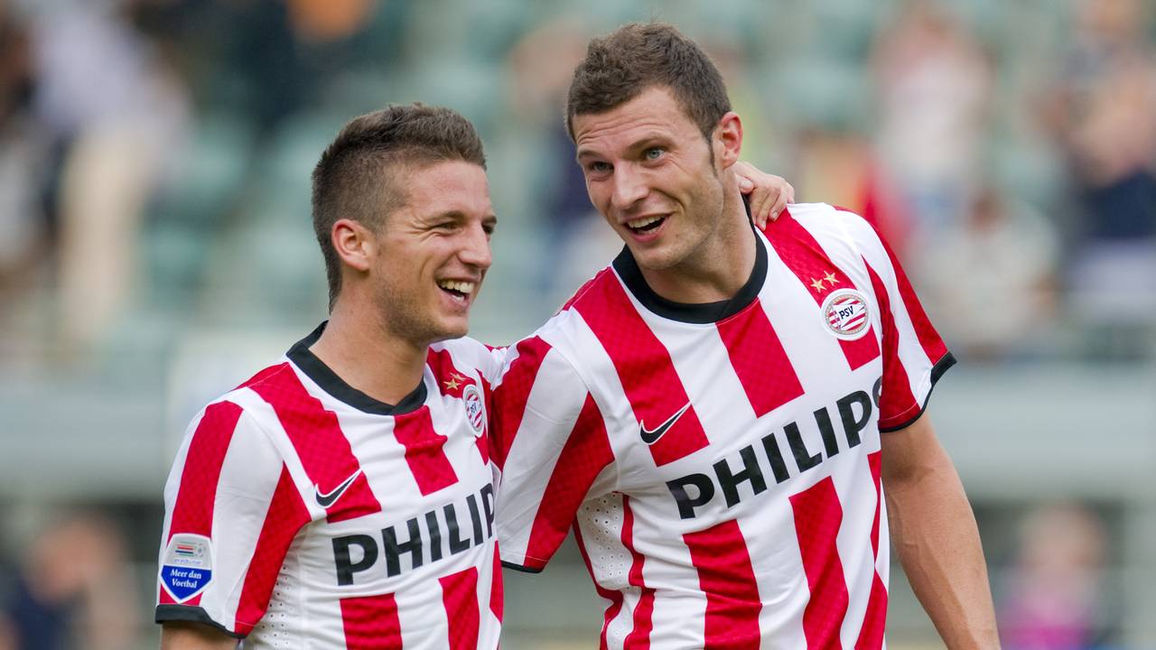 Dries Mertens (links) stopt peper in zijn schoenen. Foto: ANP