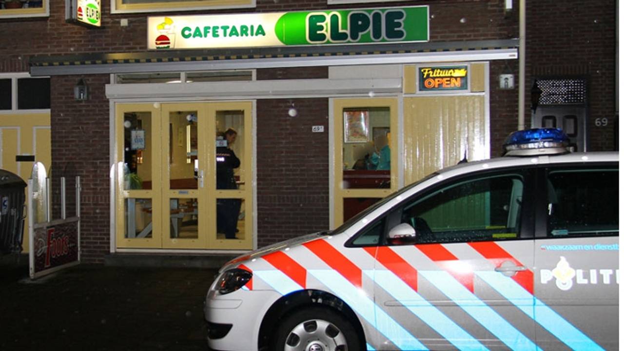 Overval bij Cafetaria Elpie (Foto: Charles Mallo SQ Vision)