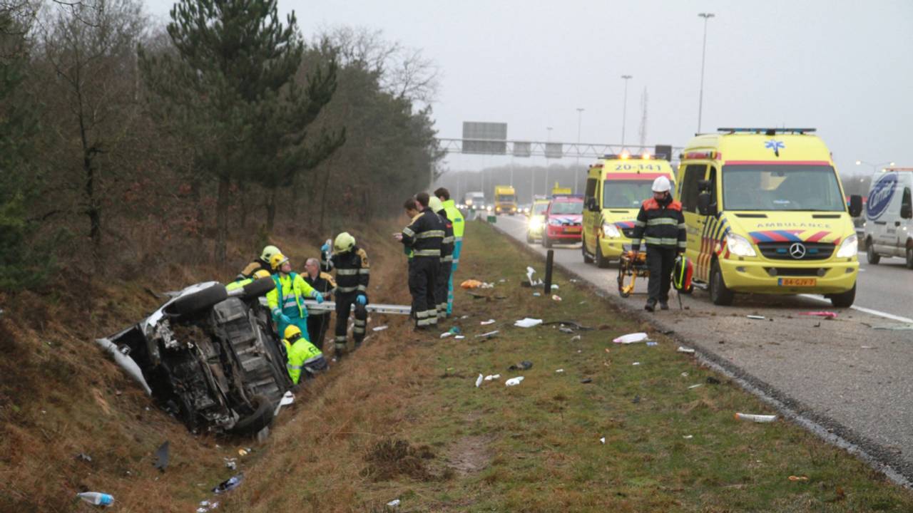 Gewonde bij ongeval A58. (Foto: Gabor Heeres / SQ Vision)