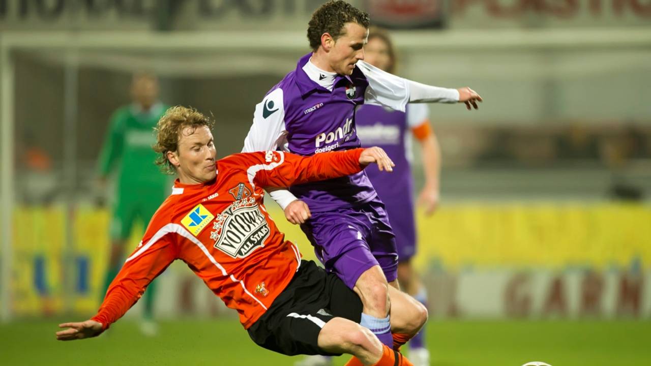 Haemhout van Willem II in duel met Kruys / Foto: Pics United