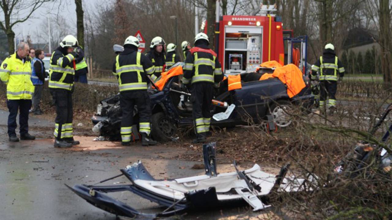 De man moest door de brandweer bevrijd worden (foto: Sander van Gils, SQ Vision).