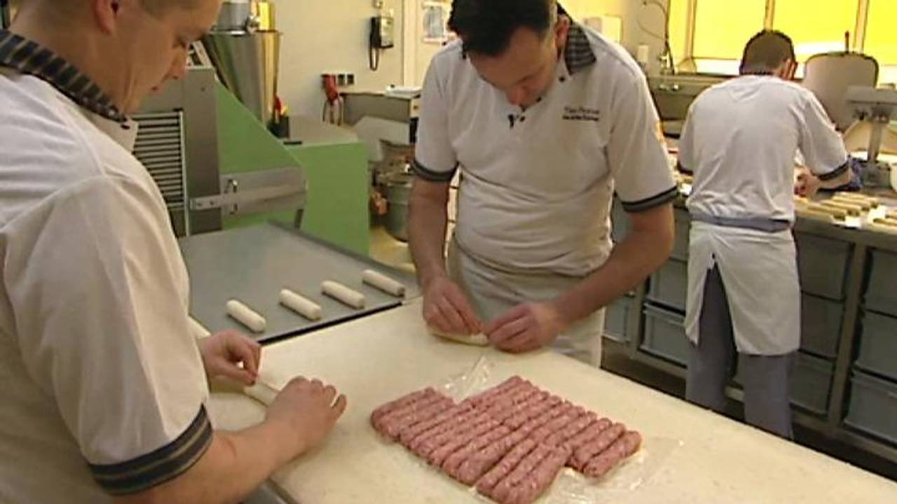 Worstenbrood bakken is een vak apart.